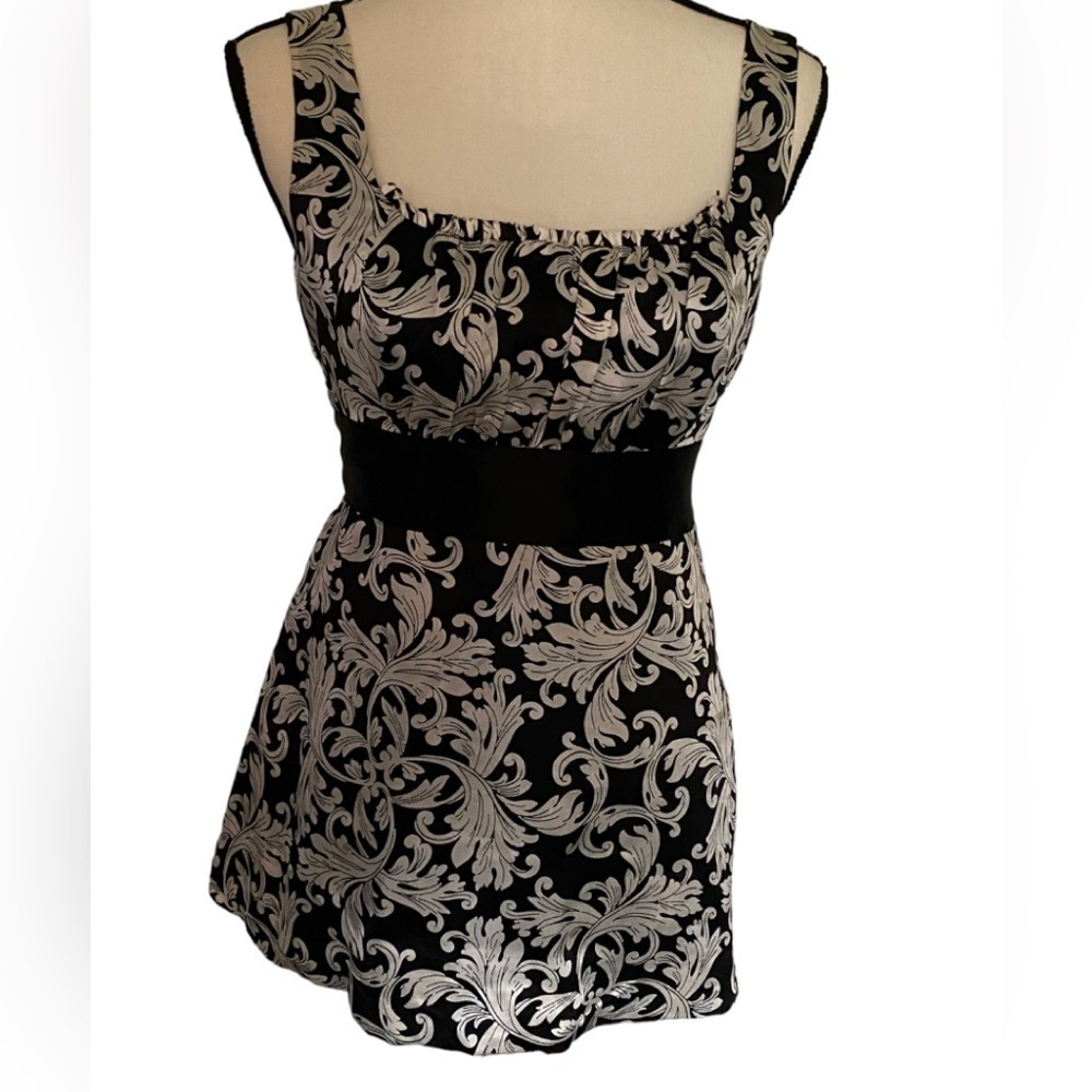 White House black market 100% silk top size S